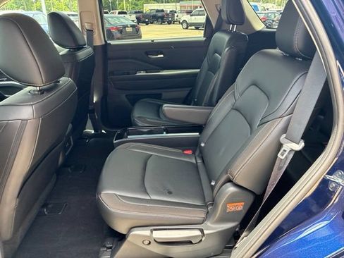 Used 2024 Nissan Pathfinder SL w/ SL Premium Package FWD image 15