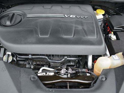 Used 2020 Jeep Cherokee Limited image 25