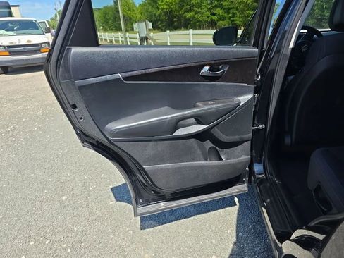 Used 2016 Kia Sorento LX FWD image 39