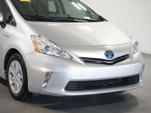 Used 2012 Toyota Prius V Three image 4