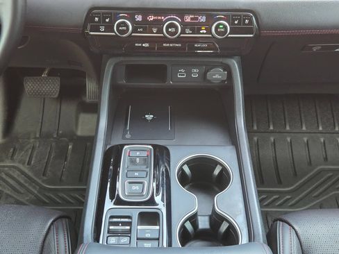 Used 2025 Honda Pilot Black Edition image 19