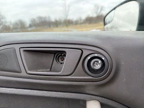 Used 2013 Ford Fiesta SE image 13