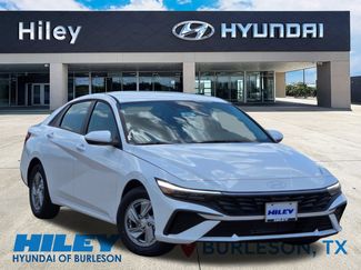New 2026 Hyundai Elantra SE FWD video 2