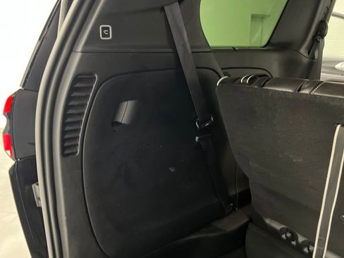 Used 2025 Chrysler Pacifica Limited image 44