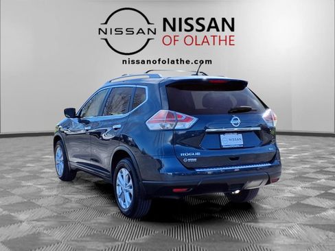 Used 2016 Nissan Rogue SV image 3