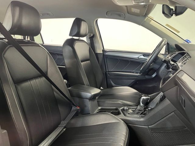 Used 2024 Volkswagen Tiguan SE AWD/4WD image 10