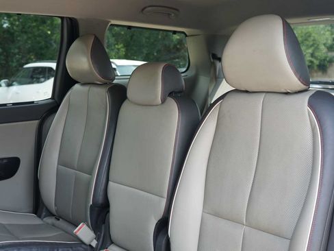 Used 2016 Kia Sedona EX FWD image 21