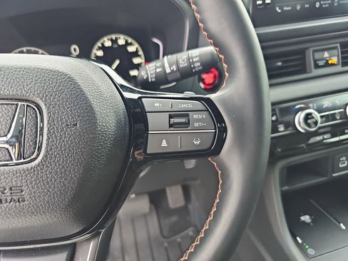 Used 2025 Honda Pilot TrailSport image 18