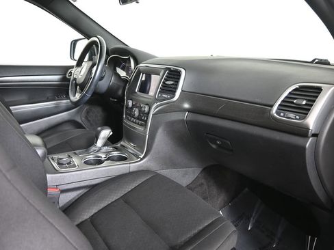 Used 2018 Jeep Grand Cherokee Laredo image 14