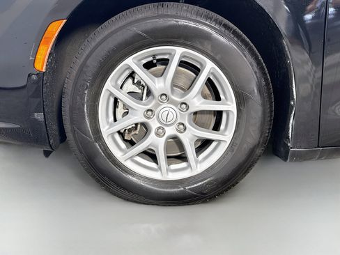 Used 2026 Chrysler Pacifica Select FWD image 38