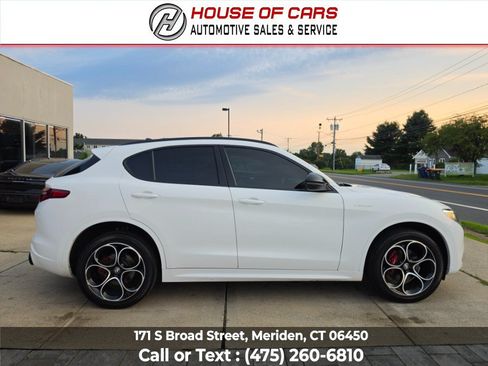 Used 2022 Alfa Romeo Stelvio Veloce AWD/4WD image 3
