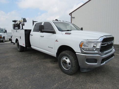 Used 2022 RAM 3500 Tradesman w/ Chrome Appearance Group AWD/4WD image 9