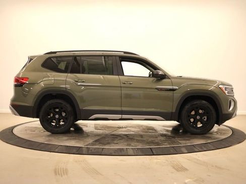 New 2026 Volkswagen Atlas Peak Edition image 2