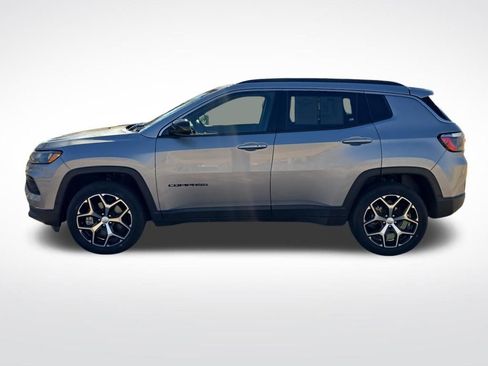 Used 2024 Jeep Compass Latitude w/ Altitude Special Edition image 2