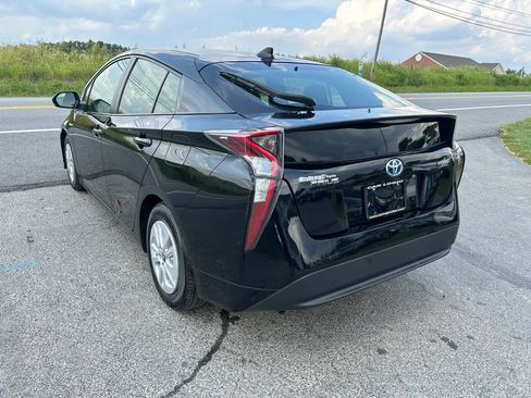 Used 2017 Toyota Prius Four FWD image 6