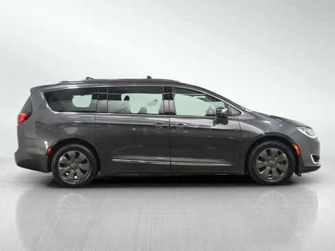 Used 2018 Chrysler Pacifica Limited w/ Advanced Safetytec Group FWD image 6