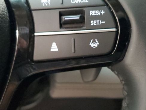Certified 2025 Honda Pilot EX-L image 35