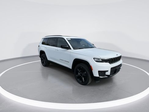 New 2025 Jeep Grand Cherokee L Altitude image 25