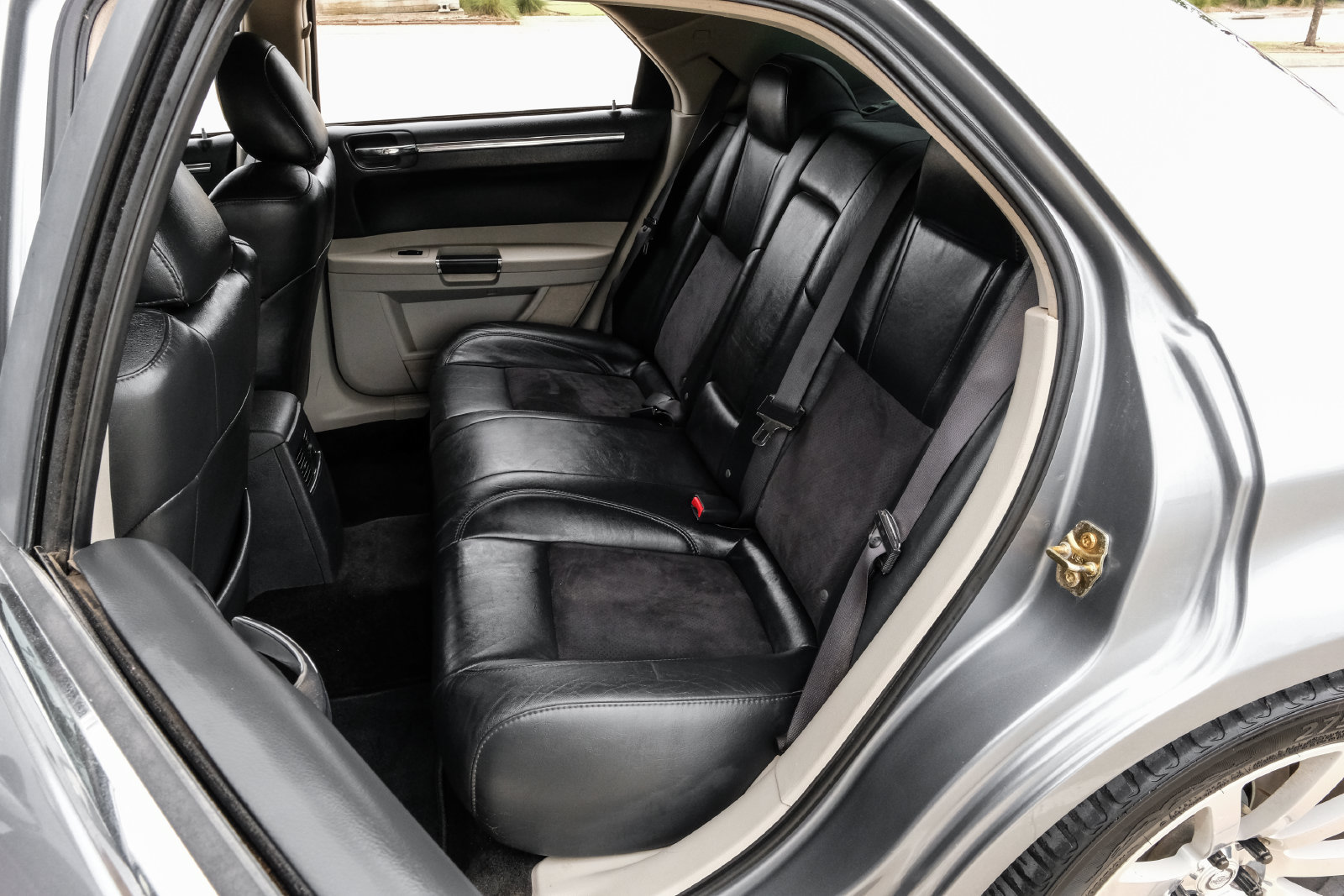 Used 2006 Chrysler 300 SRT8 w/ SRT Option Group II RWD image 38