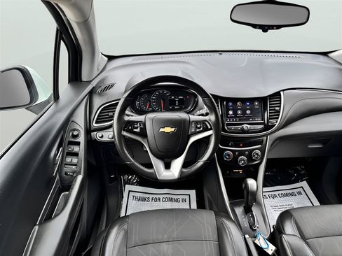Used 2022 Chevrolet Trax LT w/ LT Convenience Package AWD/4WD image 21