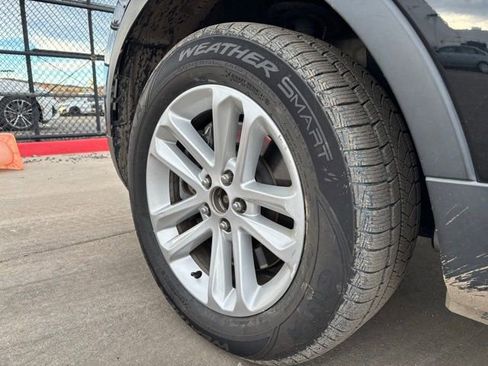 Used 2017 Ford Explorer XLT image 26