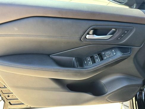 Used 2023 Nissan Rogue SL image 13