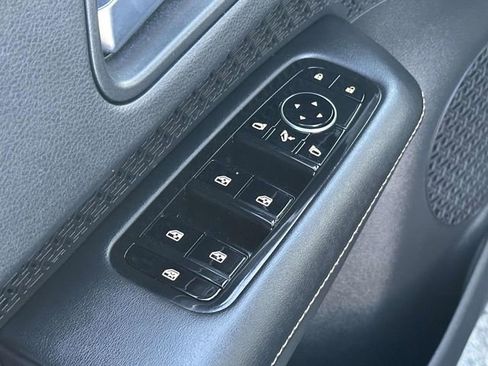 Used 2023 Nissan Ariya FWD image 14