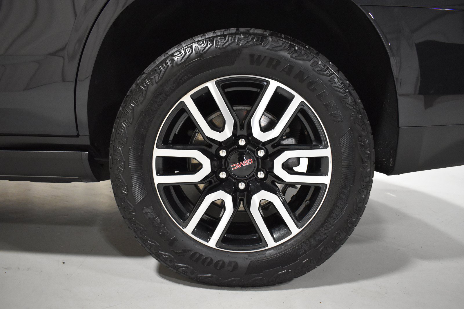 Used 2024 GMC Yukon AT4 w/ AT4 Premium Plus Package AWD/4WD image 16