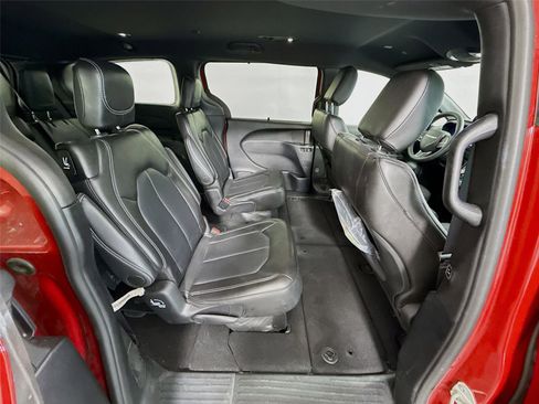 Used 2025 Chrysler Pacifica Select FWD image 24