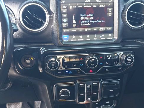 Used 2023 Jeep Wrangler Unlimited Sahara w/ Cold Weather Group AWD/4WD image 20