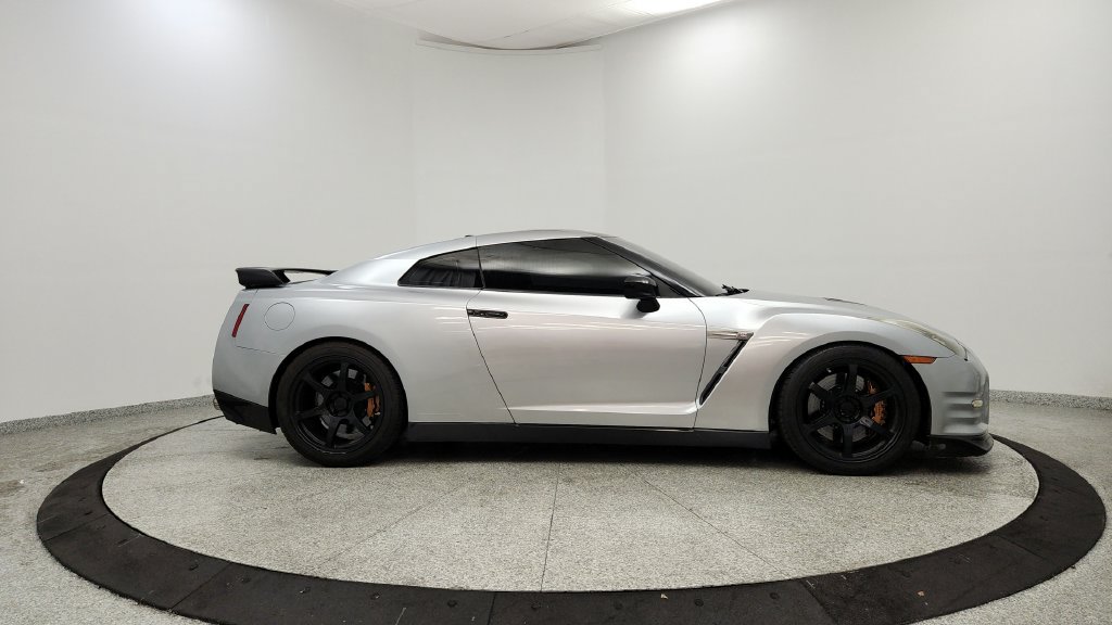 Used 2010 Nissan GT-R Premium AWD/4WD image 6