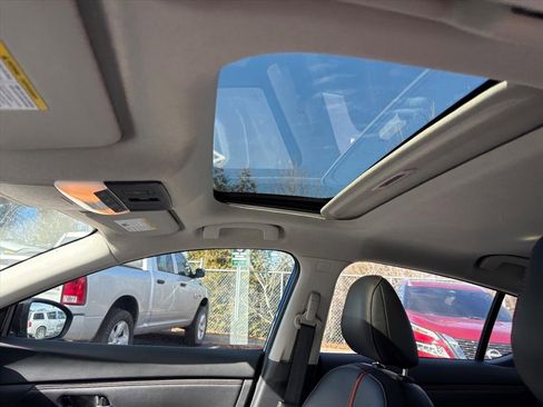 Used 2024 Nissan Sentra SR w/ SR Premium Package image 10