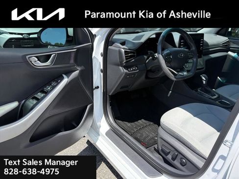 Used 2022 Hyundai Ioniq SE FWD image 15