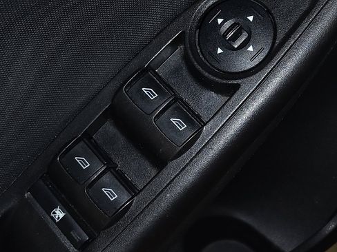 Used 2018 Ford Focus SE w/ SE Appearance Package FWD image 27