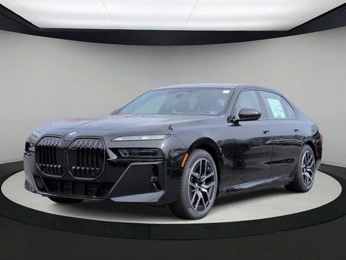 Used 2026 BMW i7 xDrive60 w/ Executive Package AWD/4WD image 4