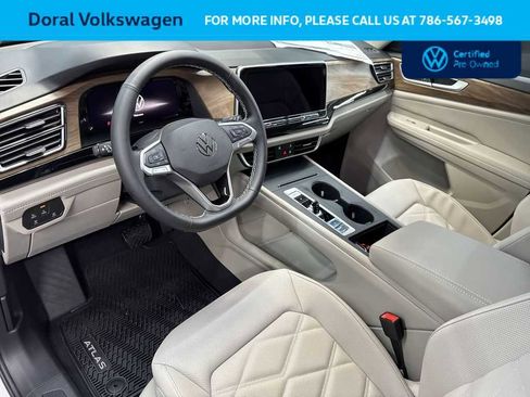 Used 2025 Volkswagen Atlas SE image 19