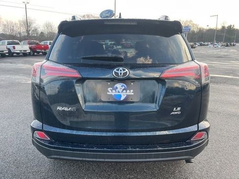 Used 2018 Toyota RAV4 LE image 7