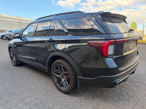 Used 2025 Ford Explorer ST AWD/4WD image 2