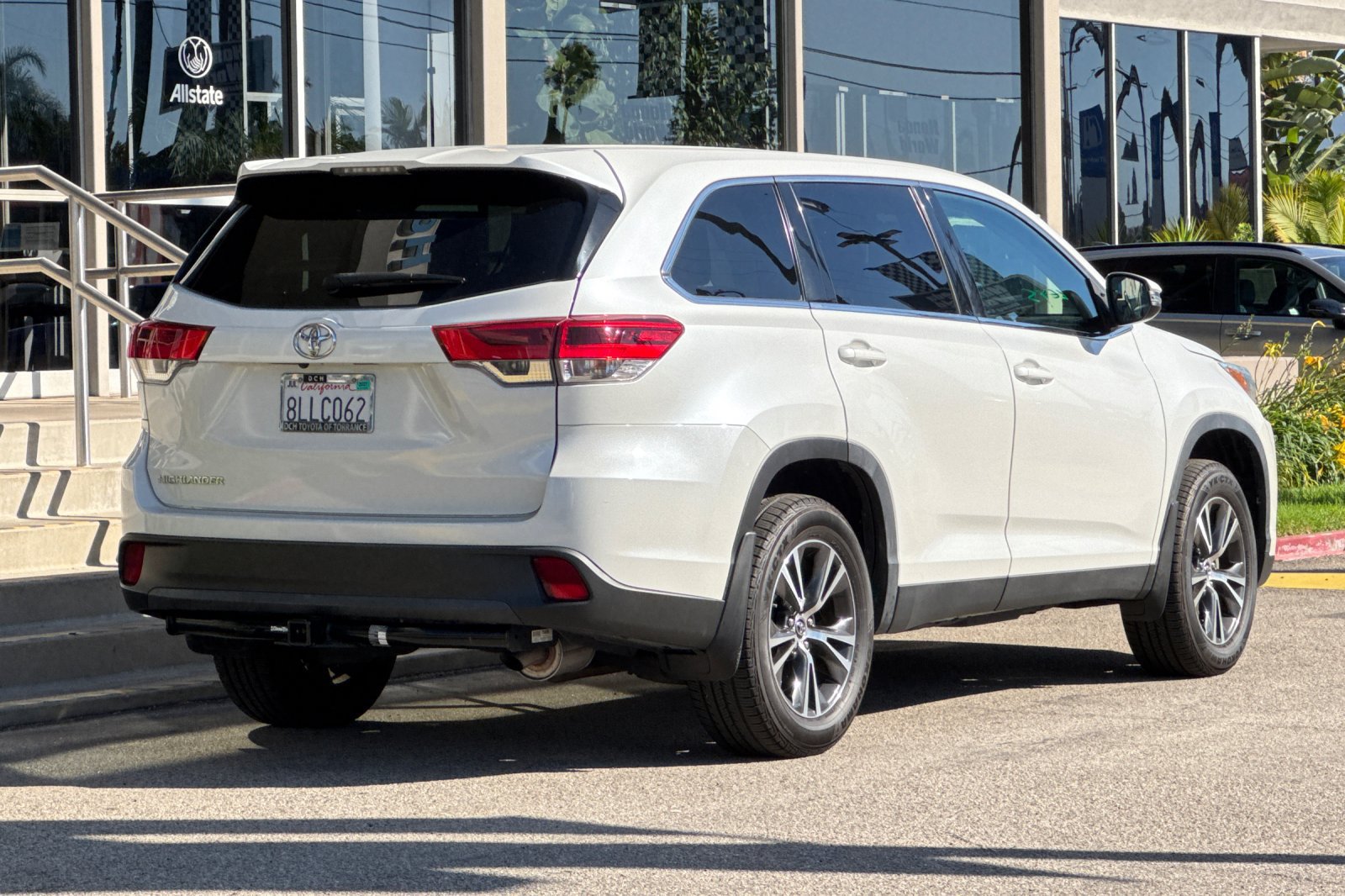 Used 2019 Toyota Highlander LE FWD image 5