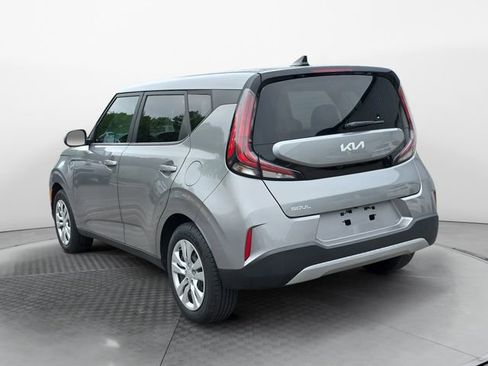 Used 2023 Kia Soul LX FWD image 3