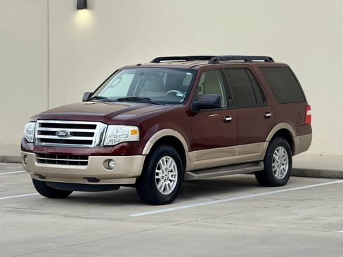 Used 2013 Ford Expedition XLT RWD image 3