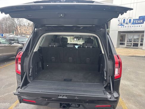 Used 2025 Ford Expedition Active image 41