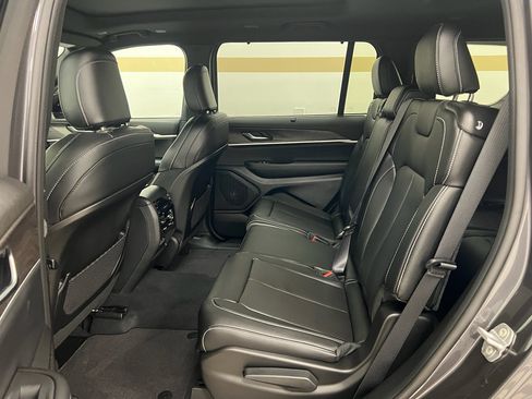 New 2025 Jeep Grand Cherokee L Limited w/ Luxury Tech Group II image 27