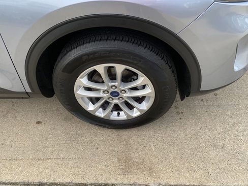 Used 2022 Ford Escape SE w/ Cold Weather Package image 2