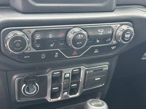Used 2021 Jeep Wrangler Unlimited Sport AWD/4WD image 22