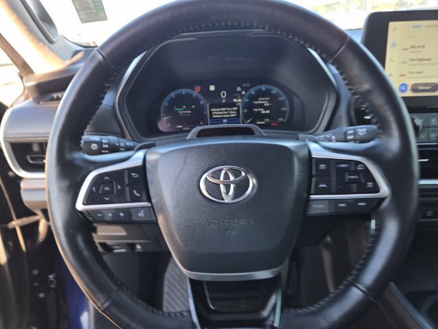 Used 2025 Toyota Grand Highlander AWD image 25