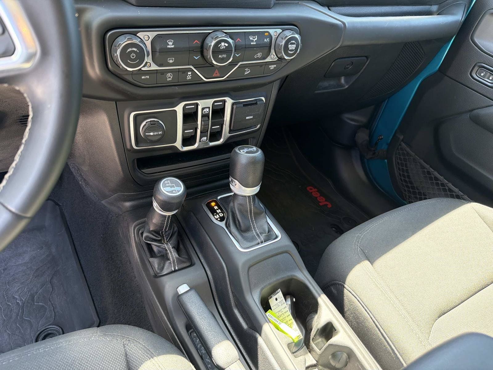 Used 2019 Jeep Wrangler Unlimited Sahara AWD/4WD image 31