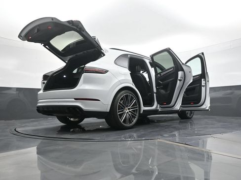 Certified 2021 Porsche Cayenne Turbo AWD/4WD image 27