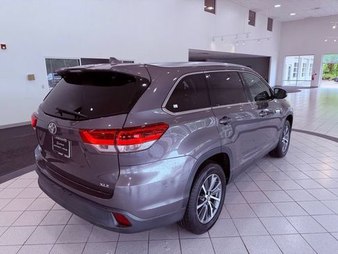 Used 2019 Toyota Highlander XLE FWD image 13