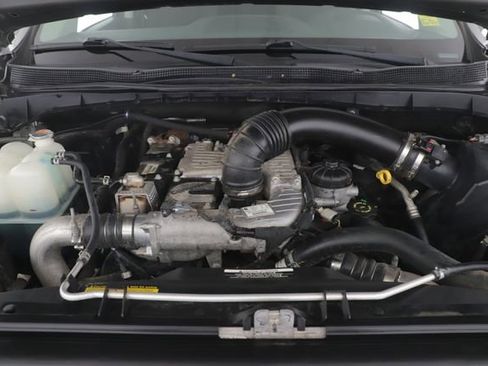 Used 2017 Nissan Titan SV AWD/4WD image 16